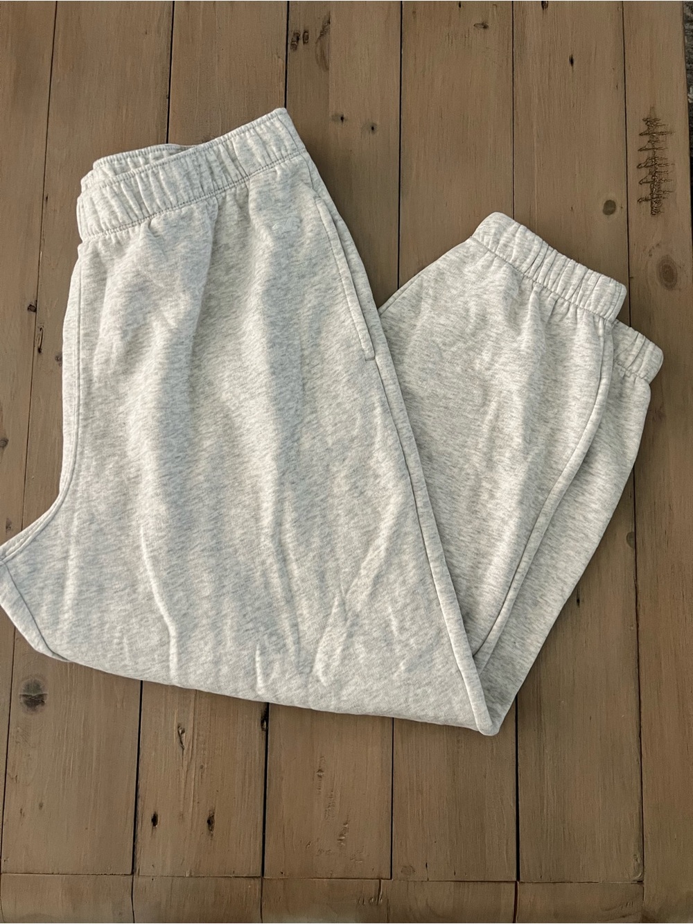 Hollister Sweatpants Large Short